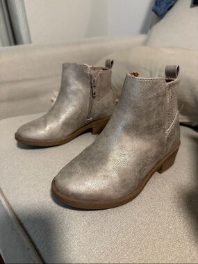Wonder Nation booties